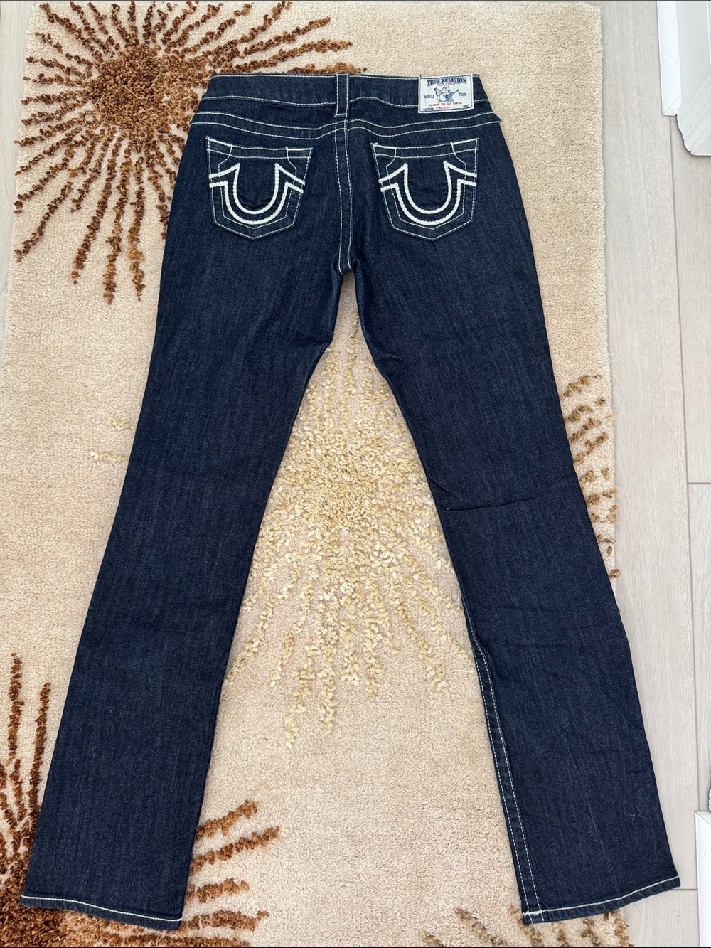 True Religion Skinny Jeans in Dark Blue with White Stitching - Picture 4 of 4